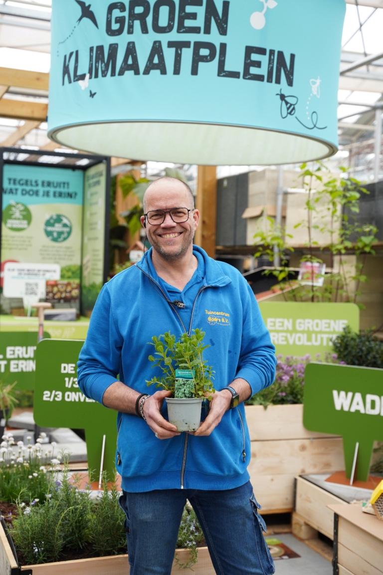 Ruud met een muntplant